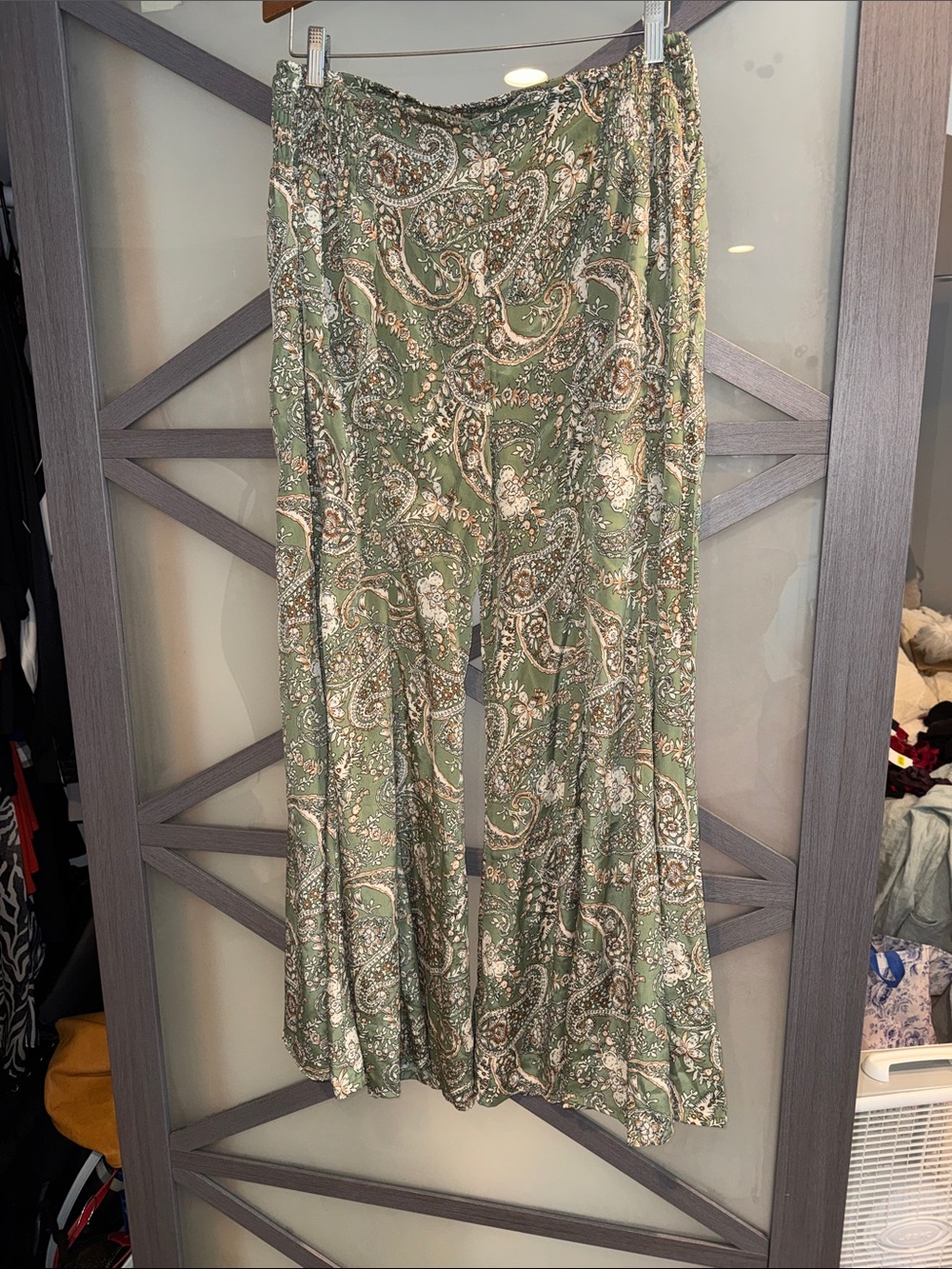 NWT Paisley Green Paisley Pants with Flowing Silhouette